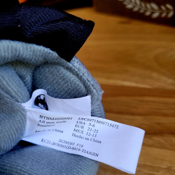 Batman Slippers - Picture 3 of 5